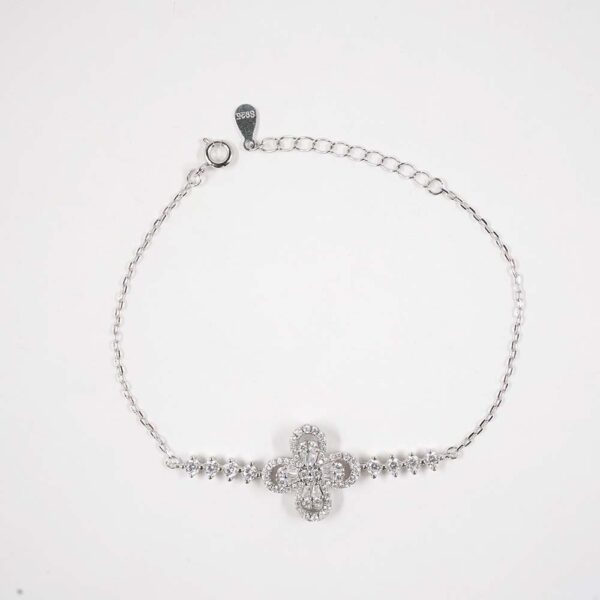 Aurora Sparkling Flower Bracelet